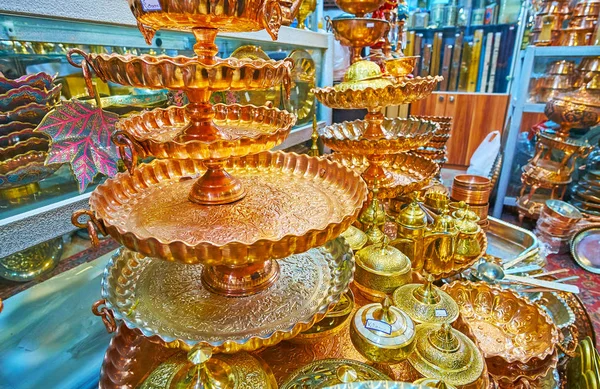 Dekoratives Metallgeschirr, ordu-Basar, shiraz, iran — Stockfoto