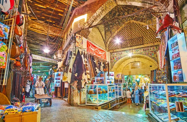 Os longos becos de Mesgarha Bazaar, Shiraz, Irão — Fotografia de Stock