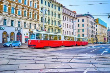 Viyana, Avusturya'da kırmızı tramvay