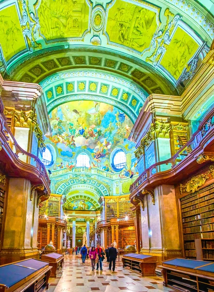 Το όμορφο εσωτερικό της εθνικής βιβλιοθήκης στη Βιέννη, Αυστρία — Φωτογραφία Αρχείου