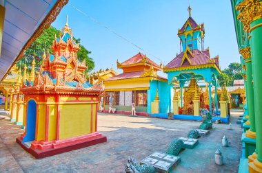 Thanboddhay Manastırı'nın renkli tapınakları, Monywa, Myanmar