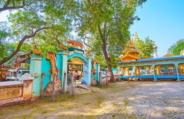 La porte du Tigre, monastère de Thanboddhay, Monywa — Photo