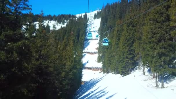 ツェルオーストリア 月28日 2019 Areitbahn ケーブルカーのライディングブルーのキャビンは Schmitten マウントと Areitalm 高山草原を接続し 2月28日にツェルを参照してください — ストック動画