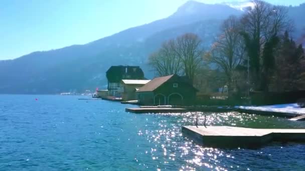 Der Seeweg Mit Blick Auf Die Glänzend Gewellte Oberfläche Des — Stockvideo