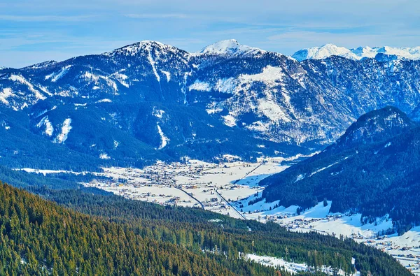 Долина Госау с горы Звизелялм, Австрия — стоковое фото