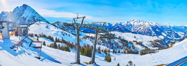 Panorama z wyciągalnią, szczyt Zwieselalm, Gosau, Austria — Zdjęcie stockowe