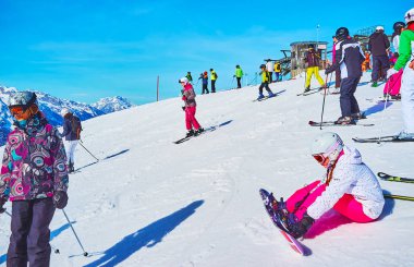 Genç Snowboarder, Zwieselalm Dağı, Gosau, Avusturya