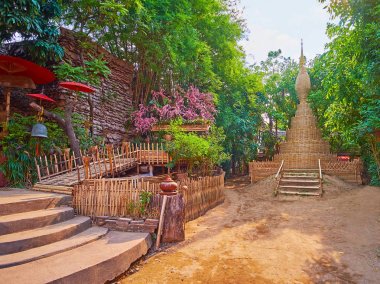 Wat Phan Tao bahçesinde bambu Chedi, Chiang Mai, Tayland