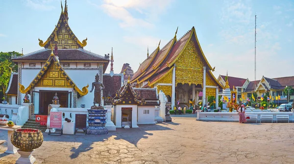 Panorama över Wat Chedi Luang Grounds, Chiang Mai, Thailand — Stockfoto