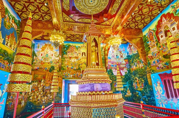 Interior rico de São Inthakin, Wat Chedi Luang, Chiang Mai, Tailandês — Fotografia de Stock