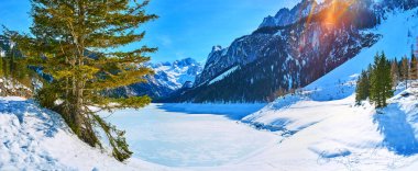 Kış keşfi Gosausee, Gosau, Avusturya