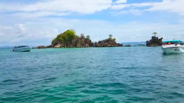Phuket Thailand Maj 2019 Turisterna Anlände Till Khai Nui Island — Stockvideo
