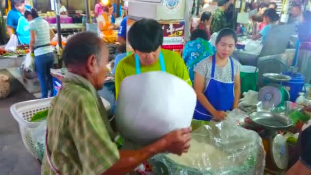 Lampang Thailand Maio 2019 Vendedores Alimentos Movimentado Mercado Ratsada Oferecem — Vídeo de Stock