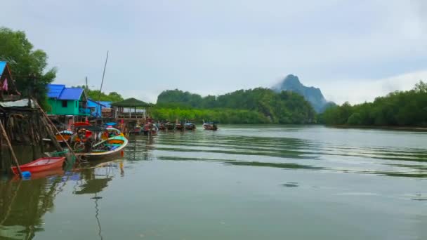 Pelabuhan Nelayan Kecil Panyi Terletak Tepi Kanal Dengan Air Asin — Stok Video