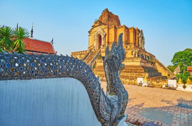 Phra Bu Chedi Luang Naga yılan arkasında, Wat Chedi Luang, 