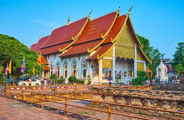 Sul territorio di Wat Chedi Luang, Chiang Mai, Thailandia — Foto Stock