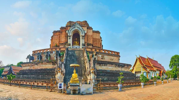 Panorama di Phra That Chedi Luang, Wat Chedi Luang, Chiang Mai , — Foto Stock