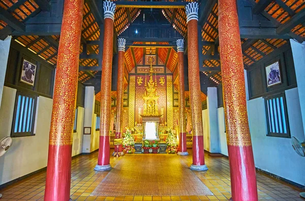 Interno di Bhuridatto Viharn, Wat Chedi Luang, Chiang Mai, Thai — Foto Stock