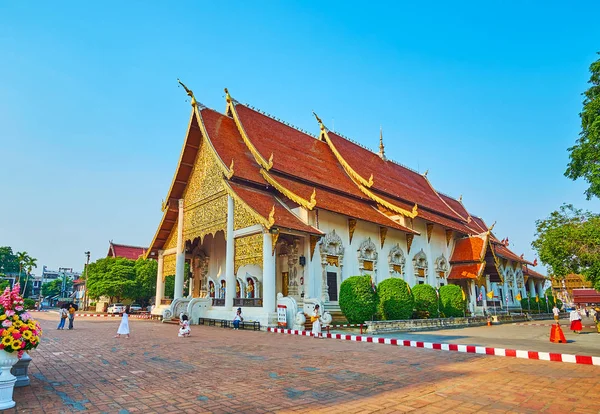 O edifício de Phra Viharn Luang, Wat Chedi Luang, Chiang Mai , — Fotografia de Stock