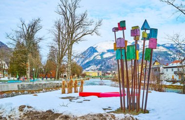 Sissi Park'ta renkli kuş evleri, Bad Ischl, Avusturya