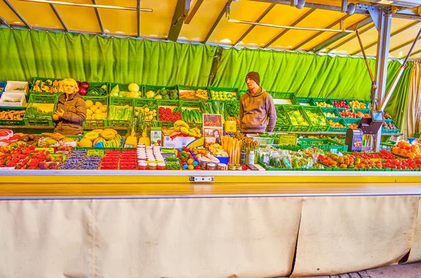 The grocery stall in Grunmarkt, Salzburg, Austria — Stock Photo, Image