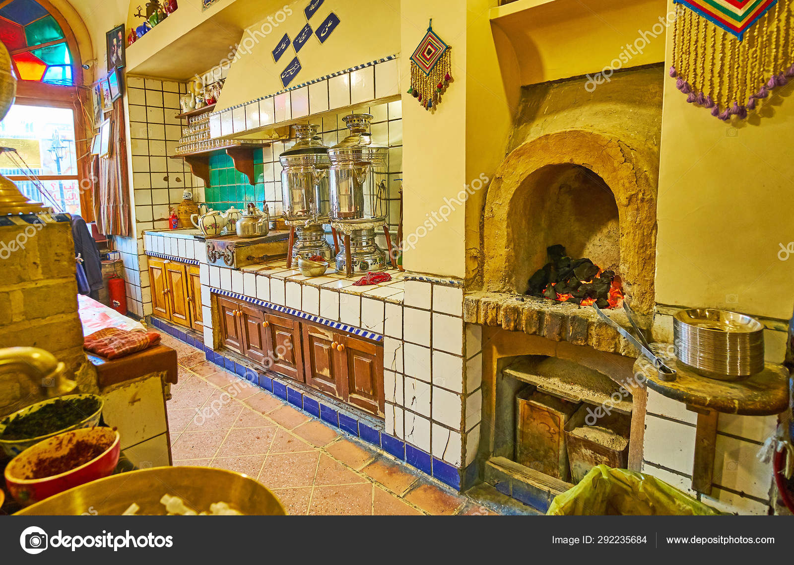 Kitchen of Azari Chaykhaneh, Tehran, Iran — Stock Editorial Photo