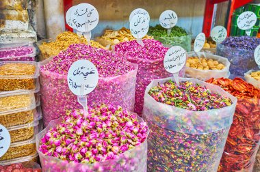 Kurutulmuş çiçekler, otlar ve meyveler, Tajrish Bazaar, Tahran, İran