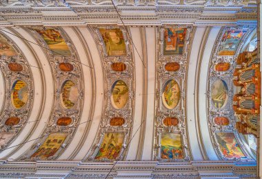 Salzburg Katedrali, Avusturya'daki kasadaki süslemeler