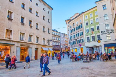 Kalabalık Plazl Meydanı, Salzburg, Avusturya