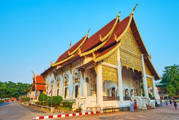Главный зал Ват Чеди Луанг, Чианг, Таиланд — стоковое фото