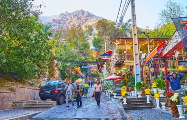 Tochal dağları, Darband, Tahran, İran'daki sokak