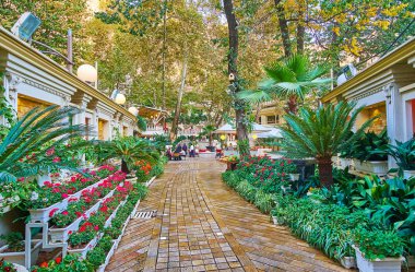 Darband, Tahran, İran'daki restoran bahçesi