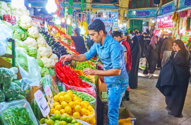 Tajrish Bazaar'daki sebze tezgahı, Tahran, İran