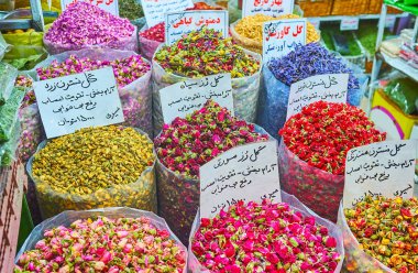 Tacir Çarşısı'nda büyük miktarda kurutulmuş gül, Tahran, İran