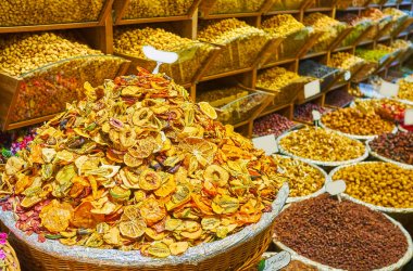 Tajrish Bazaar'da kurutulmuş meyve ve fındık, Tahran, İran