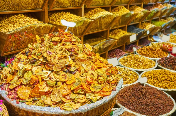 Trockenfrüchte und Nüsse im tajrischen Basar, Teheran, Iran — Stockfoto