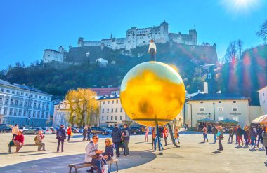 Tepedeki Salzburg Kalesi'nin manzarası, Avusturya
