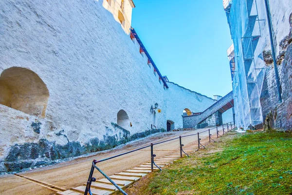 A difícil subida à fortaleza de Hohensalzburg, Salzburgo, Au — Fotografia de Stock