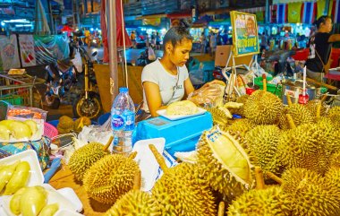 Warorot Gece Pazarı'ndaki durians, Chiang Mai, Tayland