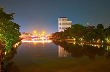 Ping nehri akşamı, Chiang Mai, Tayland