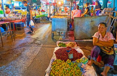 Meyve satıcısı, Warorot Night Market, Chiang Mai, Tayland