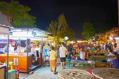 Chiang Mai Gece Pazarı, Tayland gıda mahkeme