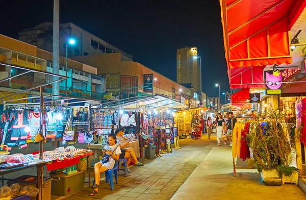 Chiang Mai Gece Pazarı, Tayland giyim tezgahları — Stok fotoğraf