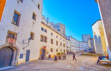 Sa Hohensalzburg Kalesi avlusunda ortaçağ yapılar