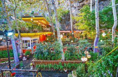 Dar geçitteki restoran, Darband, Tahran, İran