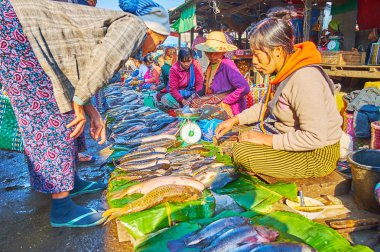 Mingalar Pazarı'nın balık bölümü, Nyaungshwe, Myanmar