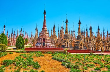 İnanılmaz Kakku Pagodas Pa-Oh topraklarında, Myanmar