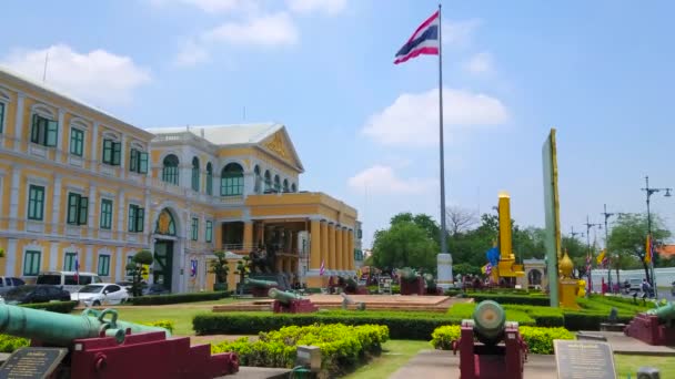 Bangkok Tajlandia Kwietnia 2019 Fasada Ministerstwa Obrony Budynku Topiary Ogród — Wideo stockowe
