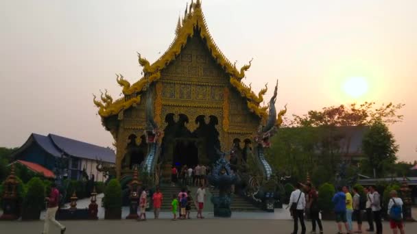 Chiang Rai Thailand Mei 2019 Zonsondergang Verbazingwekkende Gebouw Van Wat — Stockvideo
