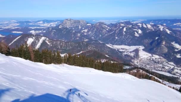 从茨沃尔德霍恩山 圣吉尔登 萨尔茨卡默古特 奥地利的山顶上风景如画的冬季阿尔卑斯风景 — 图库视频影像